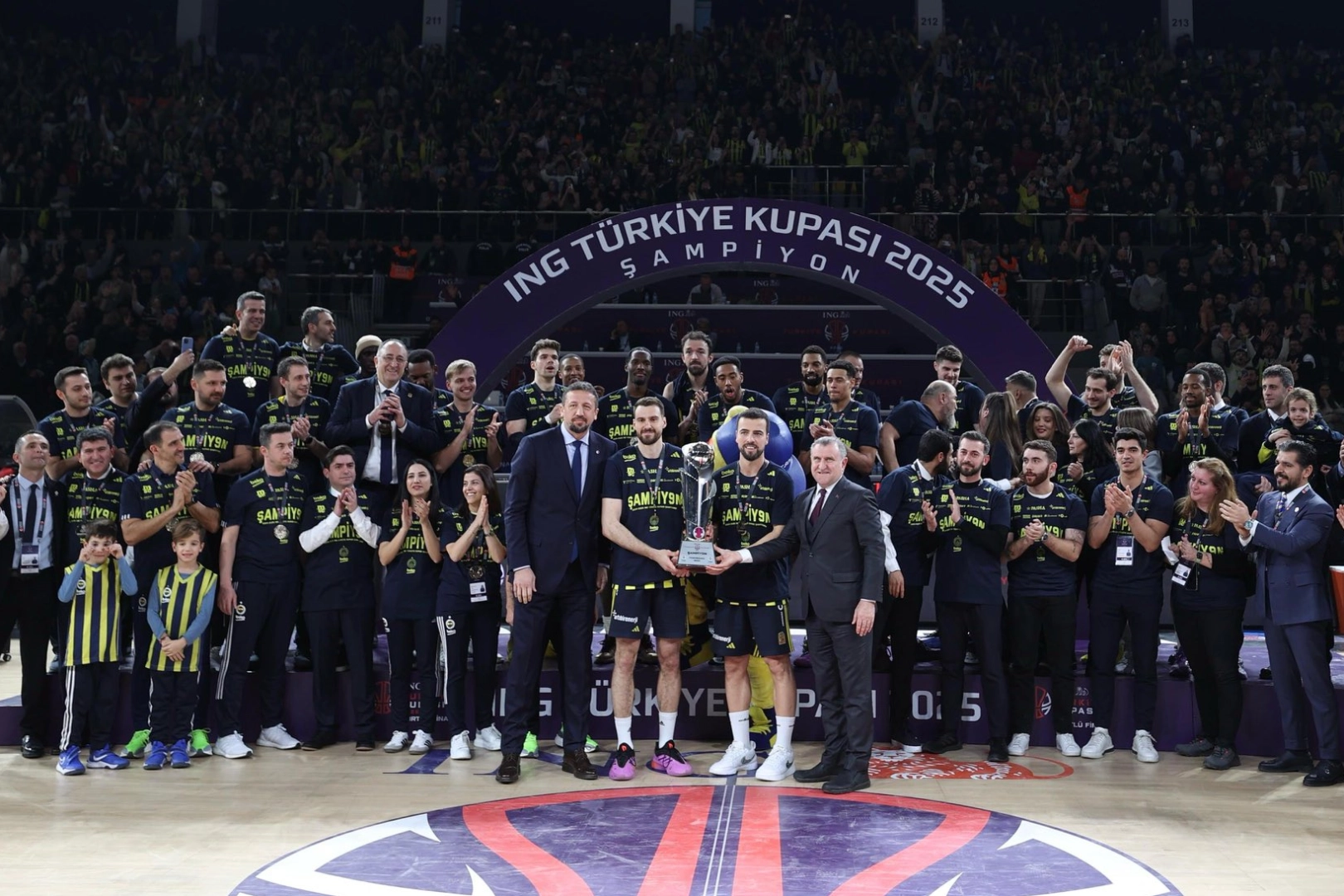 Potada Türkiye kupası Fenerbahçe Beko'nun oldu