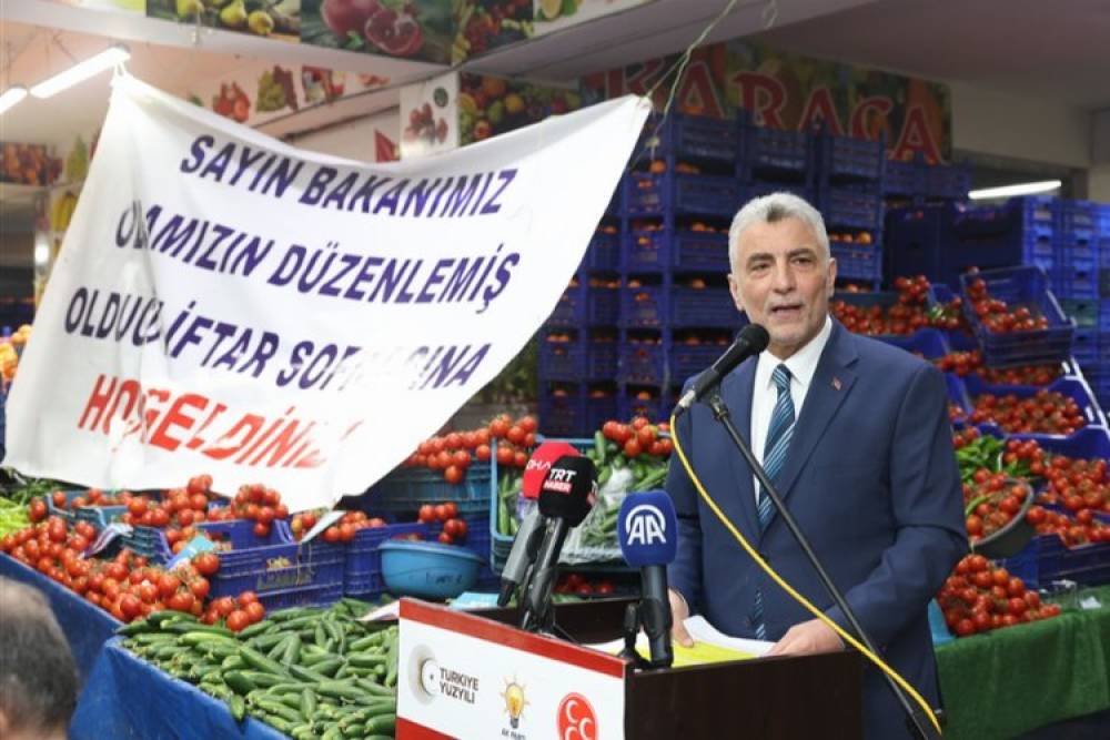 Bakan Bolat, Polatlı'da pazar esnafıyla iftar yaptı