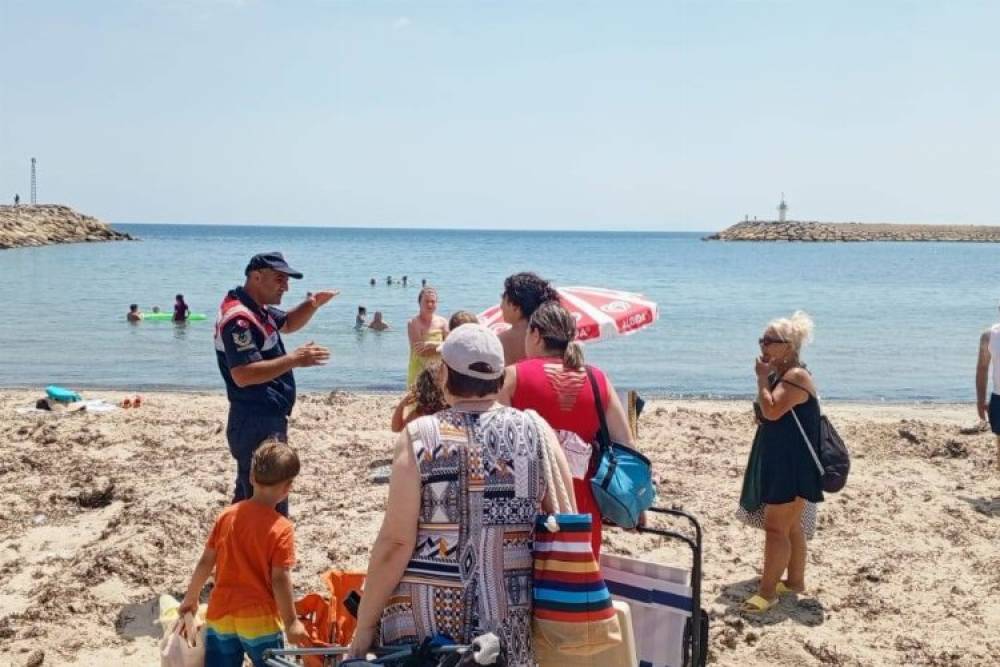 Jandarma Vakıf Sahili'nde boğulma riskine karşı uyarı yaptı