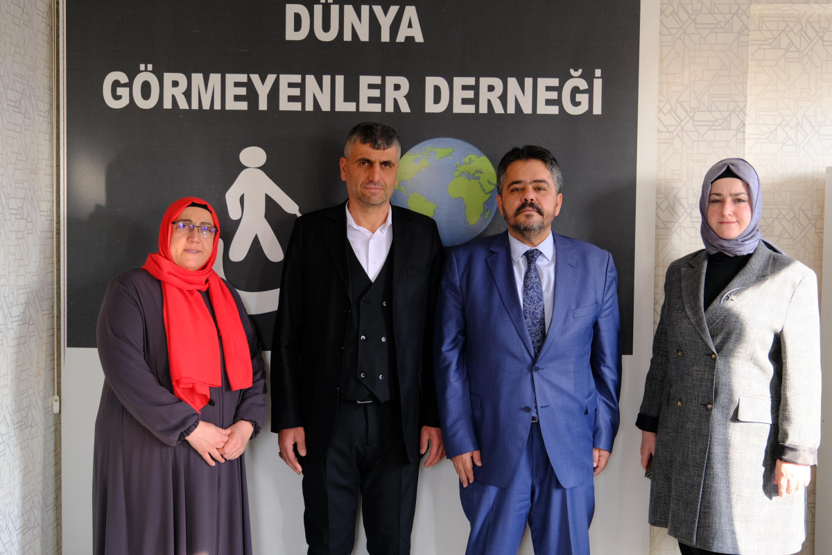 Büyükşehir Belediyesi'nden Dünya Görmeyenler Derneği'ne anlamlı ziyaret